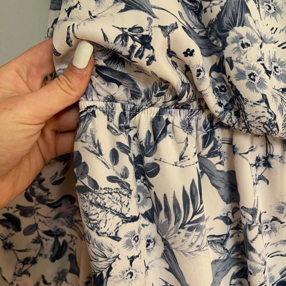 Blue and White Altar’d State Romper - Picture 4 of 7